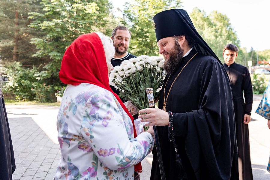 Божественная литургия в Троицком храме села Ваулово м.о. Чехов в день празднования Боголюбской иконы Божией Матери